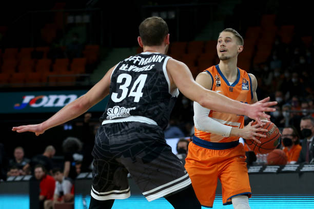 竞争对手来 竞争对手来